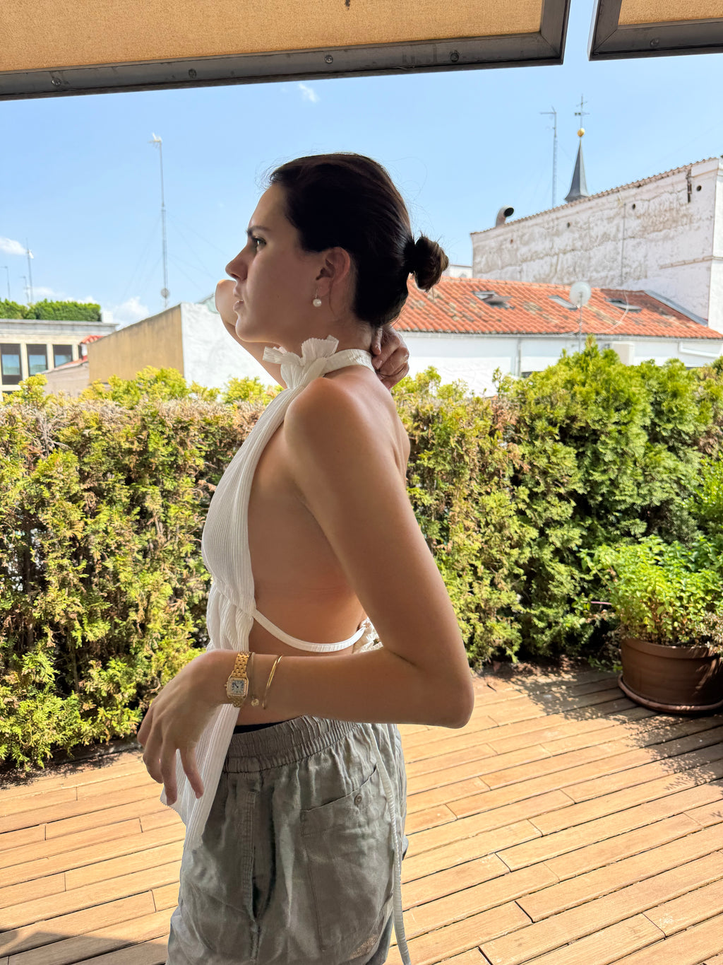 White pleated top